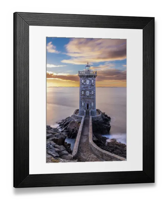 Framed Print : France, Brittany, Le Conquet. Sun setting at the Kermorvan Lighthouse Framed Print : France, Brittany, Le Conquet. Sun setting at the Kermorvan Lighthouse