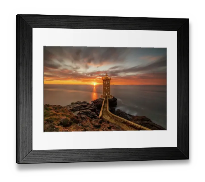 Framed Print : France, Brittany, Le Conquet. Sun setting at the Kermorvan Lighthouse Framed Print : France, Brittany, Le Conquet. Sun setting at the Kermorvan Lighthouse