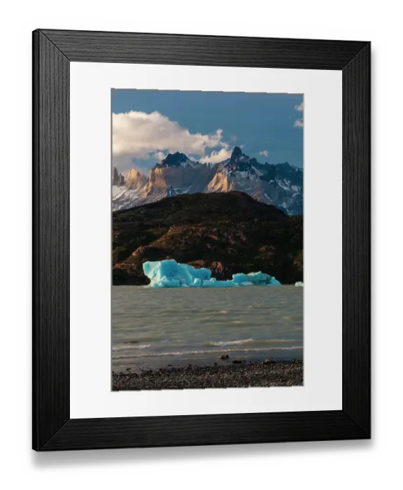 Framed Print : Icebergs floating in the Grey Lake with Torres del Paine in the background. Ultima Esperanza, Chile Framed Print : Icebergs floating in the Grey Lake with Torres del Paine in the background. Ultima Esperanza, Chile