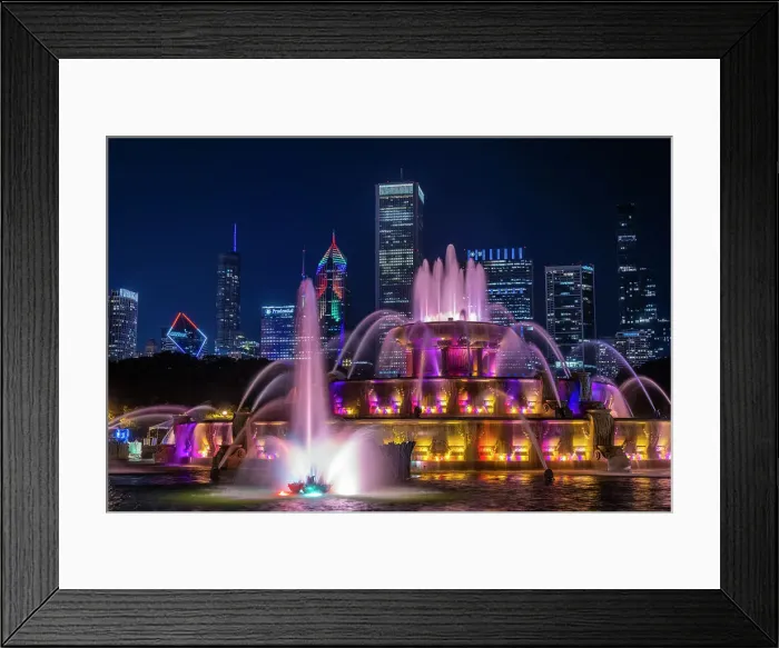 Framed Print : USA, Illinois, Chicago. Buckingham Fountain at night. (Editorial Use Only) Framed Print : USA, Illinois, Chicago. Buckingham Fountain at night. (Editorial Use Only)
