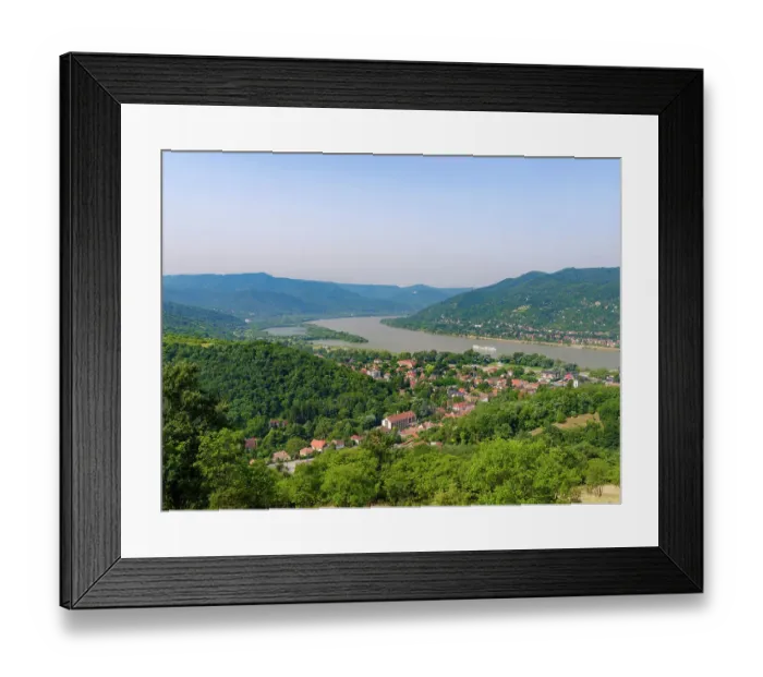Framed Print : The Danube Bend near Visegrad, left the Pilis Mountains, right the Western Carpathian Mountains, Hungary Framed Print : The Danube Bend near Visegrad, left the Pilis Mountains, right the Western Carpathian Mountains, Hungary
