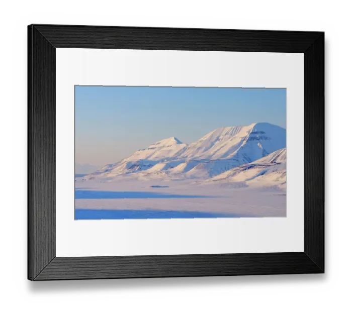 Framed Print : Landscape in Adventdalen near Longyearbyen on the island of Spitsbergen in the Svalbard Archipelago. Arctic Norway, Svalbard Framed Print : Landscape in Adventdalen near Longyearbyen on the island of Spitsbergen in the Svalbard Archipelago. Arctic Norway, Svalbard