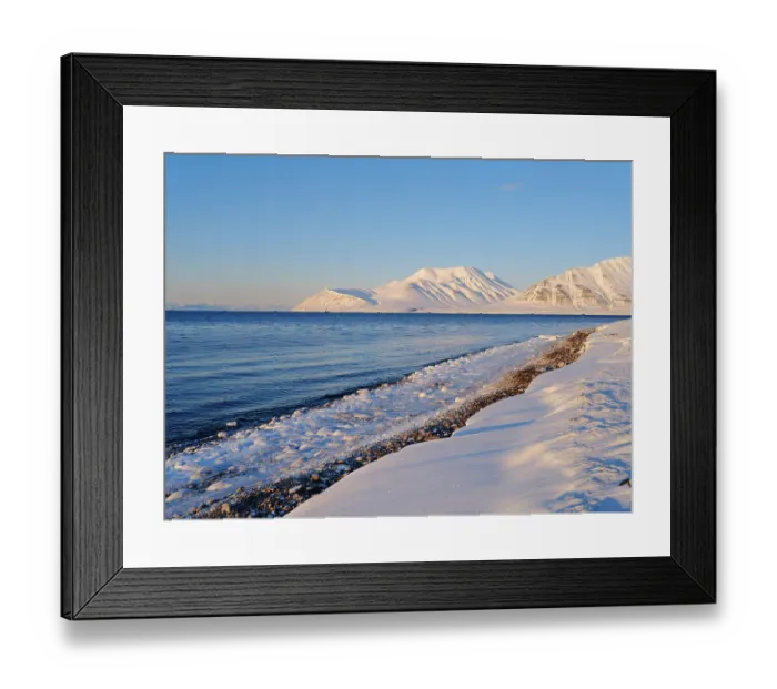Framed Print : Coastline near Longyearbyen, the capital of Svalbard on the island of Spitsbergen, Norway