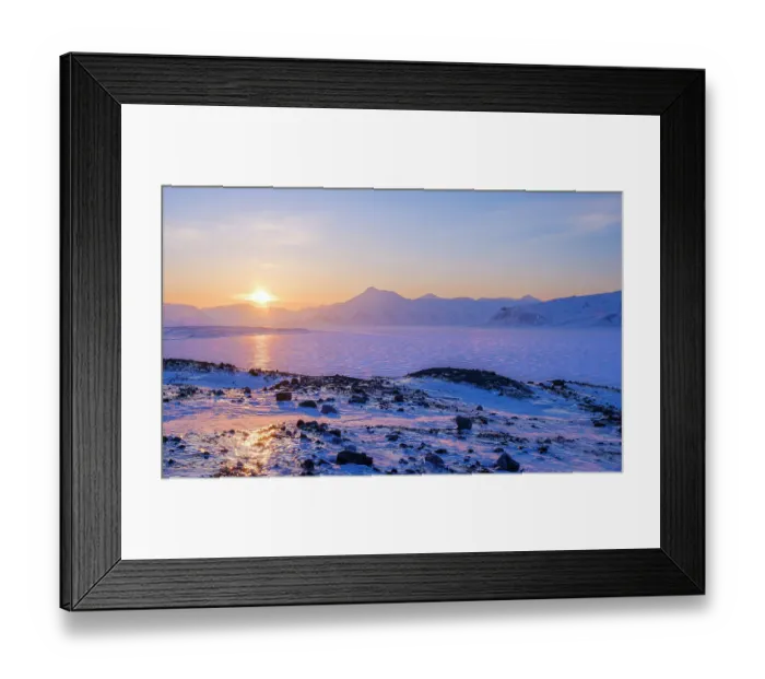 Framed Print : View over frozen Adolfbukta and Billefjorden near Nordenskioldbreen towards Pyramiden ghost town. Winter landscape on the island Spitsbergen in the Svalbard Archipelago. Scandinavia, Norway Framed Print : View over frozen Adolfbukta and Billefjorden near Nordenskioldbreen towards Pyramiden ghost town. Winter landscape on the island Spitsbergen in the Svalbard Archipelago. Scandinavia, Norway