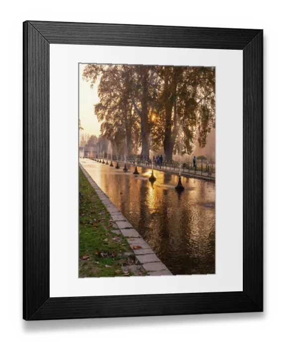 Framed Print : Srinagar, Jammu and Kashmir, India. Decorative fountain in Mughal Garden Framed Print : Srinagar, Jammu and Kashmir, India. Decorative fountain in Mughal Garden