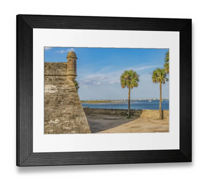 Framed Print : Castillo de San Marco, St. Augustine, Florida. Fort was built by the Spaniards in 1672. Became a US national monument in 1924 Framed Print : Castillo de San Marco, St. Augustine, Florida. Fort was built by the Spaniards in 1672. Became a US national monument in 1924