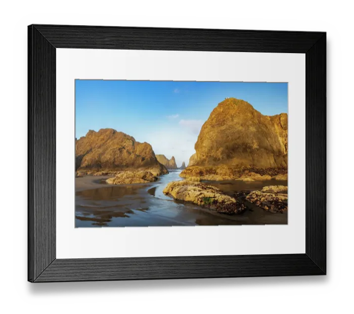 Framed Print : Sea stacks on the Pacific coast on Bandon Beach at Bandon, Oregon, USA Framed Print : Sea stacks on the Pacific coast on Bandon Beach at Bandon, Oregon, USA