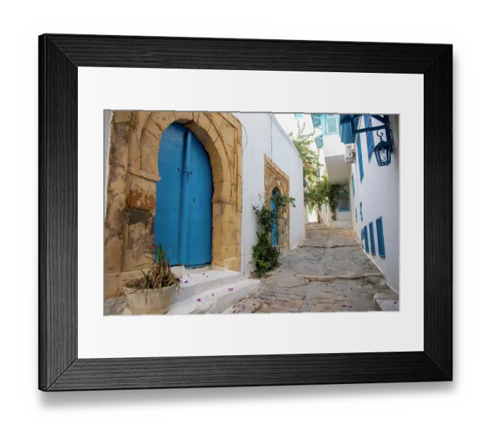 Framed Print : Sidi Bou Said, Tunisia, Africa. A charming alleyway in a town near the Mediterranean