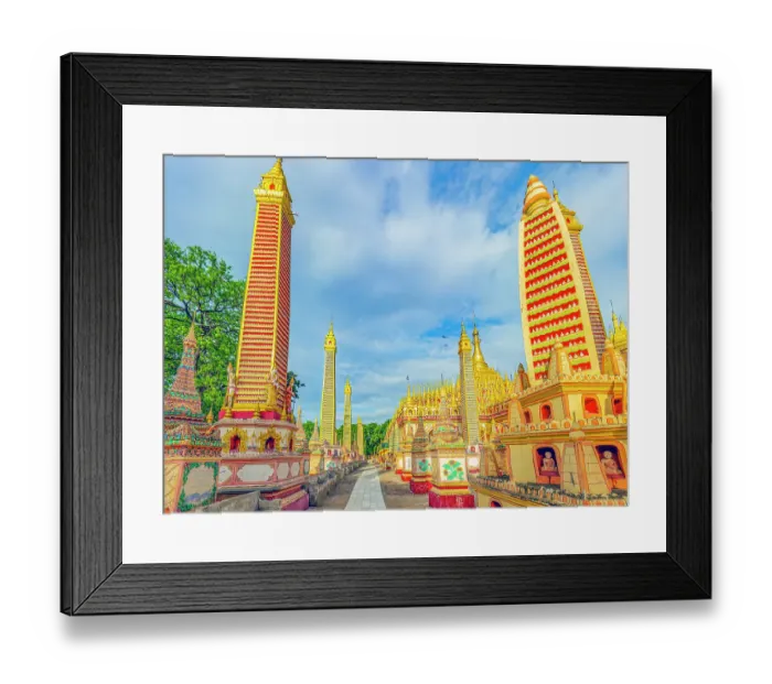 Framed Print : Mohnyin Thambuddhei Paya, Monywa, Myanmar. Wide angle, landscape view of Buddhist temple with thousands of Buddha statues in niches and encased in goldleaf stupas