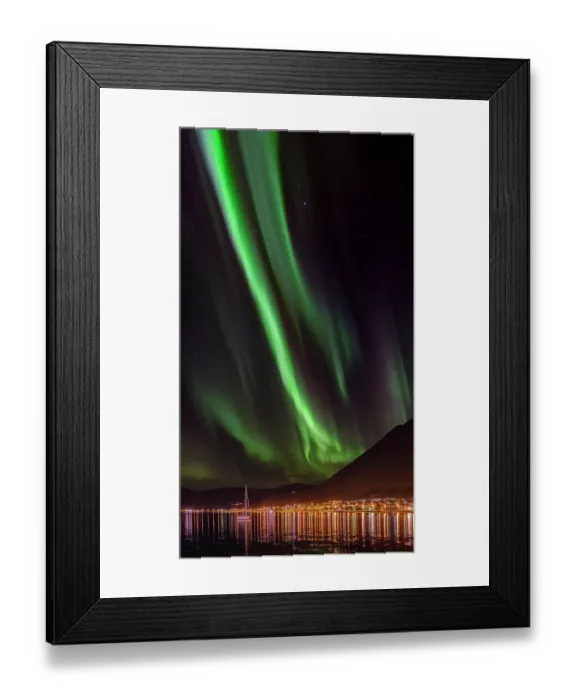 Framed Print : Iceland. Northern Lights over Isafjordur, the capital of the Westfjords during autumn Framed Print : Iceland. Northern Lights over Isafjordur, the capital of the Westfjords during autumn