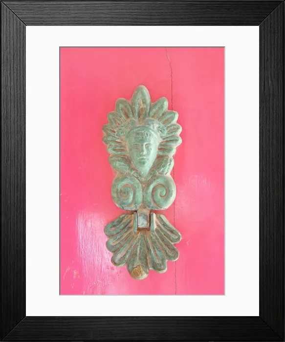 Framed Print : Mdina, Malta. Old stone carving graces a building in Valetta Framed Print : Mdina, Malta. Old stone carving graces a building in Valetta