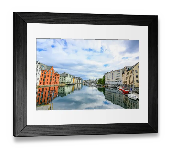 Framed Print : Alesund, Norway. Colorful painted buildings and marina Framed Print : Alesund, Norway. Colorful painted buildings and marina