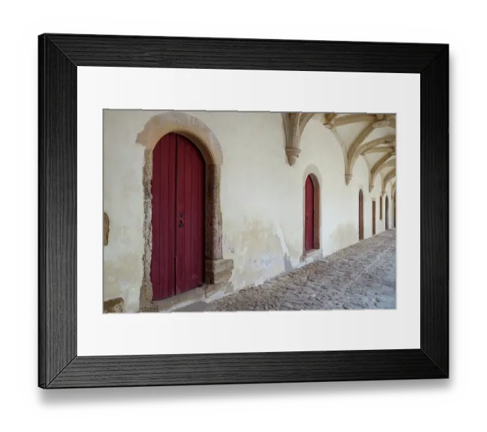 Framed Print : Tomar, Portugal. Tomar castle, home to the Convento de Christo and the last of the Knights Templar. Courtyard corridor. (Editorial Use Only)