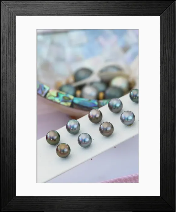 Framed Print : South Pacific, French Polynesia, Mangareva, Rikitea. Natural black pearls that the island is famous for Framed Print : South Pacific, French Polynesia, Mangareva, Rikitea. Natural black pearls that the island is famous for
