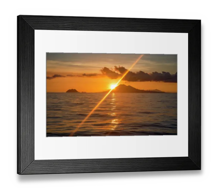 Framed Print : Coral Sea, Papua New Guinea. Landscape view across the ocean of volcanic islands at sunrise Framed Print : Coral Sea, Papua New Guinea. Landscape view across the ocean of volcanic islands at sunrise
