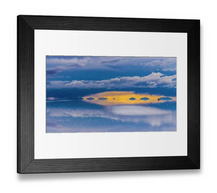 Framed Print : Salar de Uyuni, Bolivia. Panorama view at sunset of the Salar de Uyuni, the world's largest salt flat Framed Print : Salar de Uyuni, Bolivia. Panorama view at sunset of the Salar de Uyuni, the world's largest salt flat