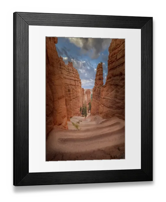 Framed Print : Hiking trail into Bryce Canyon, Bryce Canyon National Park, Utah