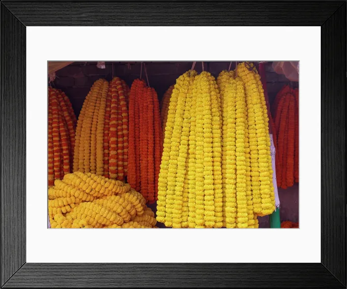Framed Print : India, West Bengal, Kolkata. Marigolds strung into ropes for necklaces an offerings