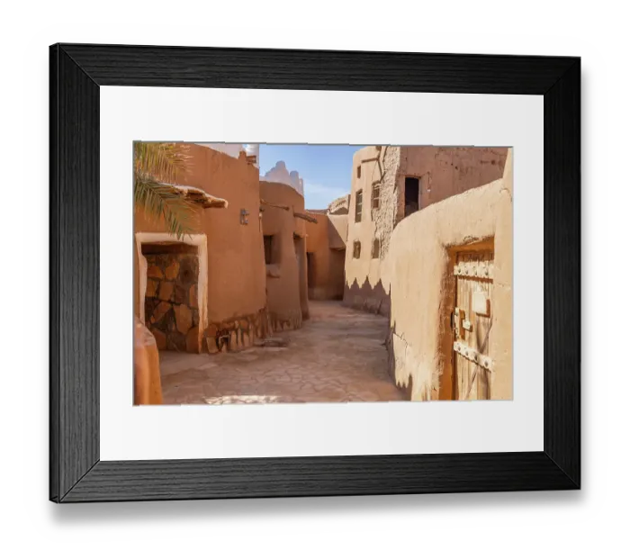 Framed Print : Ushaiger Heritage Village, Riyadh, Saudi Arabia. Twisting alleyway
