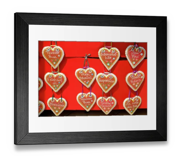 Framed Print : Vienna, Austria. Heart cookies with German sentiments. (Editorial Use Only) Framed Print : Vienna, Austria. Heart cookies with German sentiments. (Editorial Use Only)