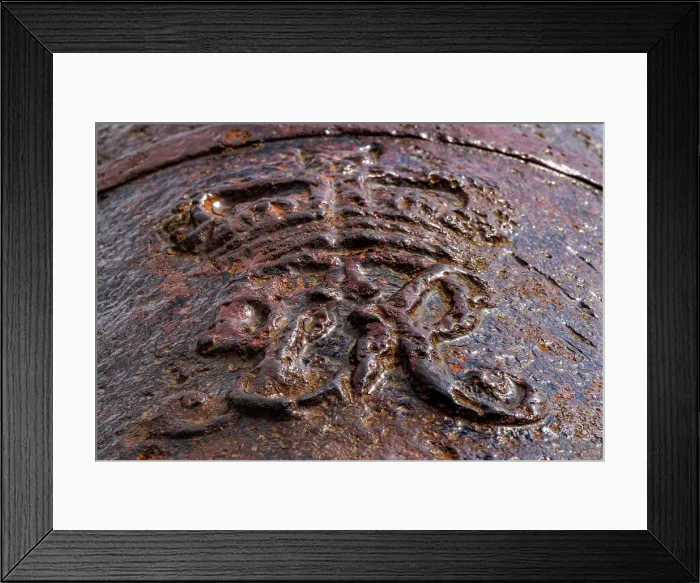 Framed Print : Elizabethan Coat of Arms, Plymouth, Devon, England. Royal Citadel facing the ocean Framed Print : Elizabethan Coat of Arms, Plymouth, Devon, England. Royal Citadel facing the ocean