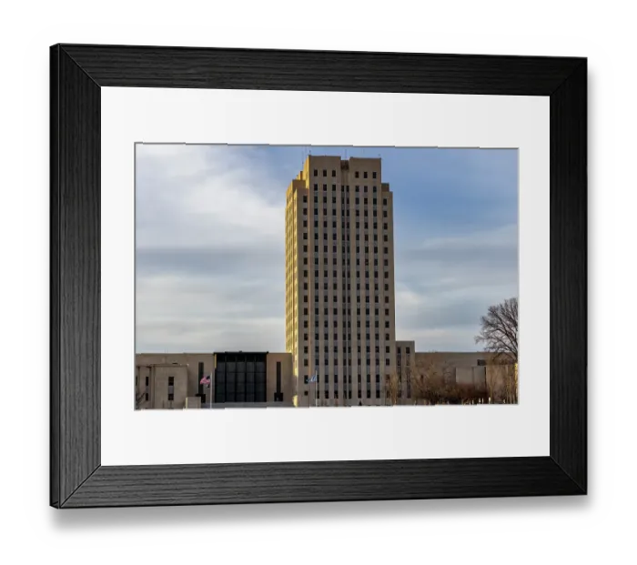 Framed Print : State Capitol building in Bismarck, North Dakota, USA Framed Print : State Capitol building in Bismarck, North Dakota, USA