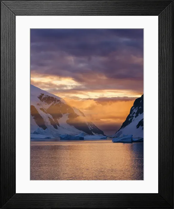 Framed Print : Landscape of the Arctowski Peninsula during sunset. West Antarctica, Antarctic Peninsula Framed Print : Landscape of the Arctowski Peninsula during sunset. West Antarctica, Antarctic Peninsula