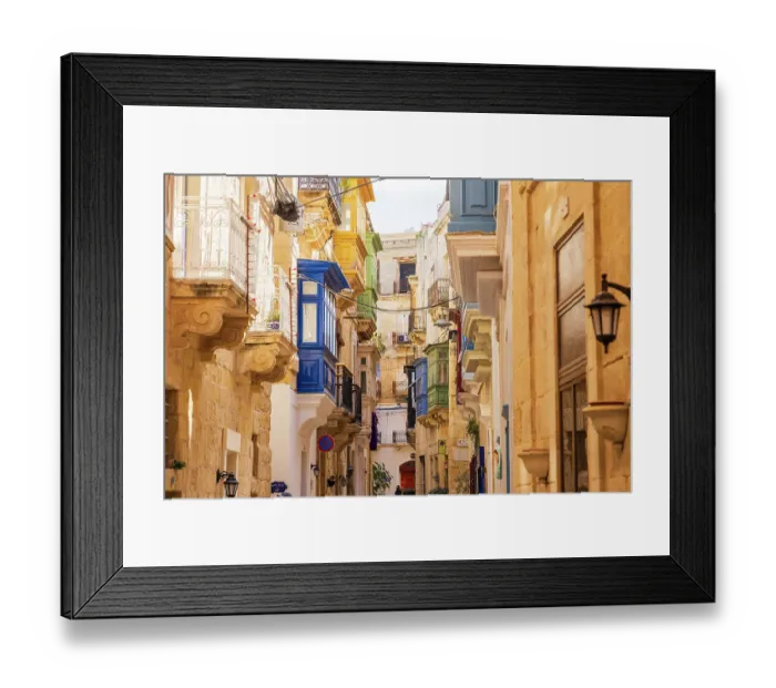 Framed Print : Malta, Birgu. Narrow street with many bay windows Framed Print : Malta, Birgu. Narrow street with many bay windows