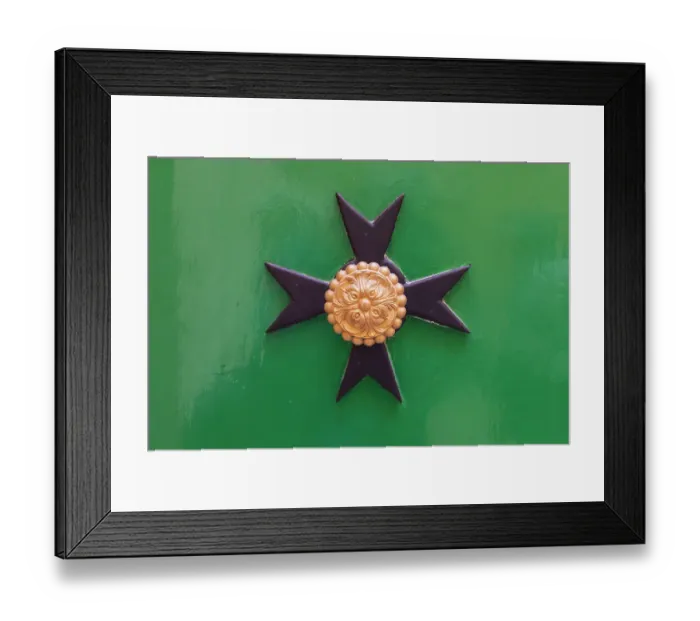 Framed Print : Malta, Birgu. Maltese Cross plaque on a green wall