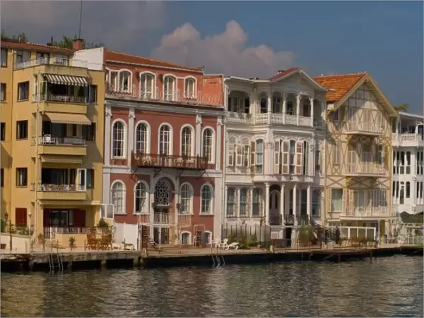 Turkey, Bosporus, homes along strait