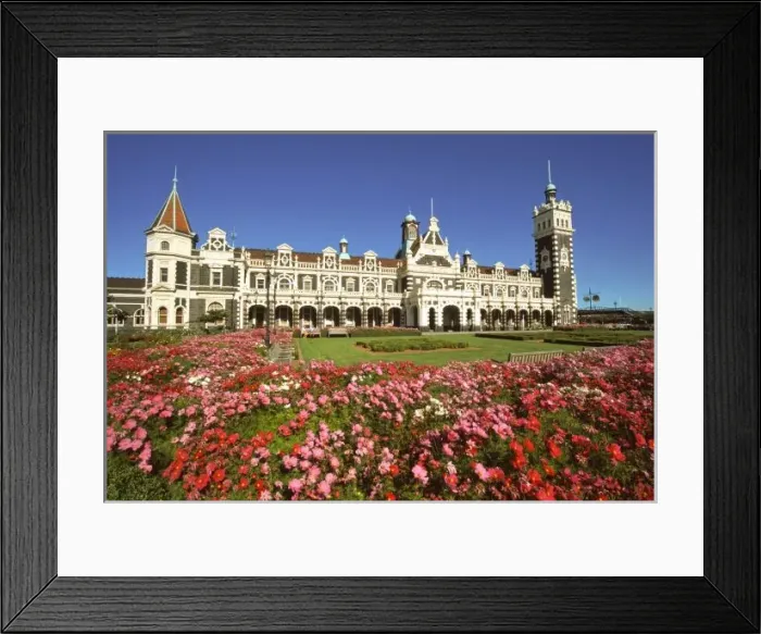 Framed Print : Historic Railway Station, Dunedin, New Zealand