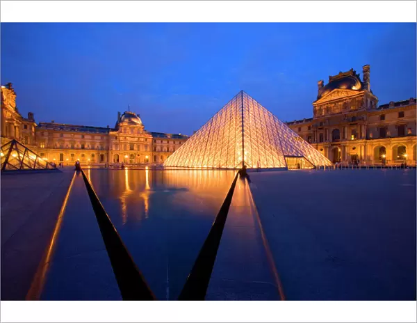France, Paris. The Louvre museum at twilight. Credit as: Jim Zuckerman  /  Jaynes Gallery