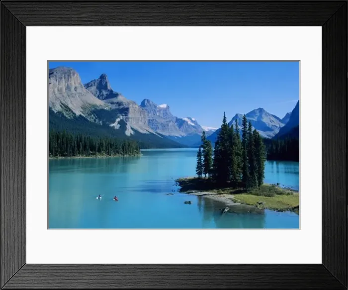 Framed Print : Kayaking on Maligne Lake at Spirit Island below the Elizabeth Range in Jasper National Park Framed Print : Kayaking on Maligne Lake at Spirit Island below the Elizabeth Range in Jasper National Park