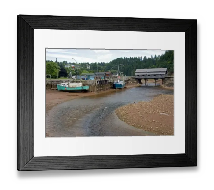 Framed Print : Low tide at the Bay of Fundy at St. Martins, New Brunswick, Canada Framed Print : Low tide at the Bay of Fundy at St. Martins, New Brunswick, Canada