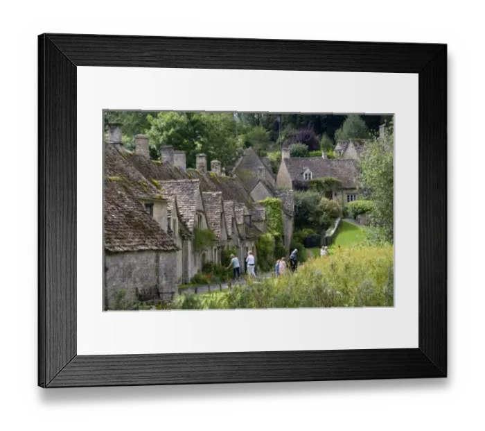 Framed Print : Cotswold stone cottages in the village of Bibury, Gloucestershire, England Framed Print : Cotswold stone cottages in the village of Bibury, Gloucestershire, England