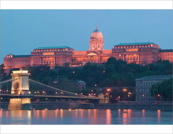 HUNGARY, Budapest: Szechenyi (Chain) Bridge, National Gallery & Danube River  /  Evening
