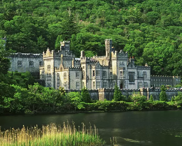 Ireland, County Galway, Connemara. View of the Kylemore Abbey. Credit as: Dennis