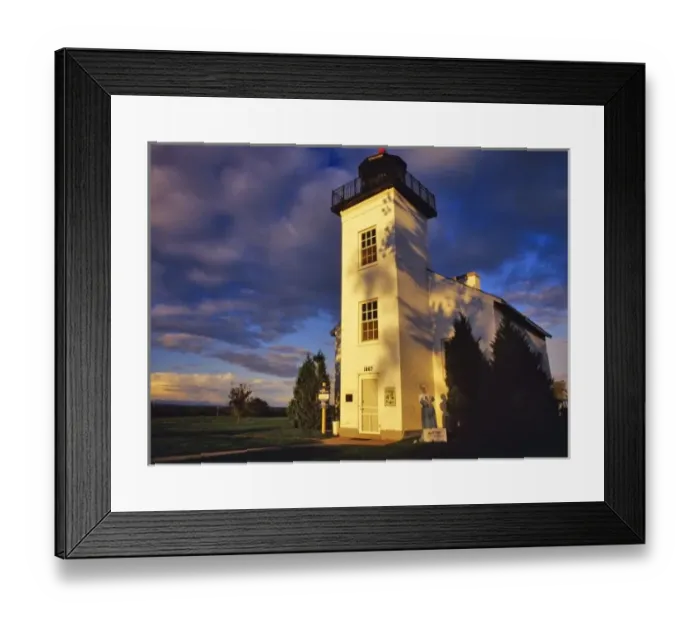 Framed Print : Lighthouse in Escanaba UP Michigan Framed Print : Lighthouse in Escanaba UP Michigan