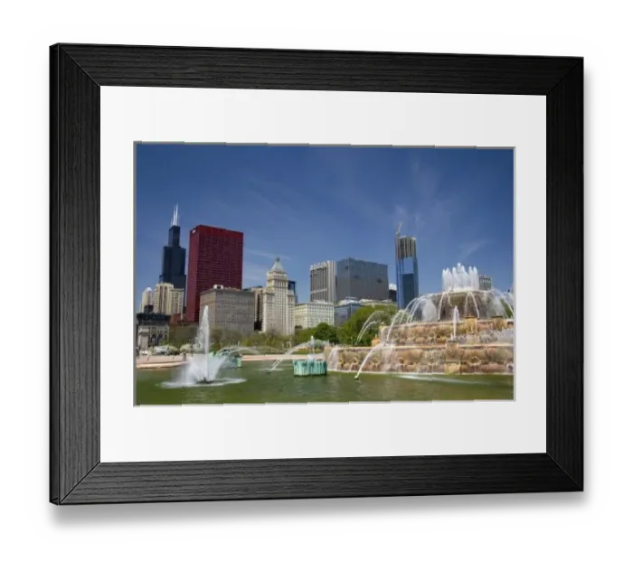 Framed Print : Buckingham Fountain located in Grant Park, Chicago, Illinois, USA Framed Print : Buckingham Fountain located in Grant Park, Chicago, Illinois, USA