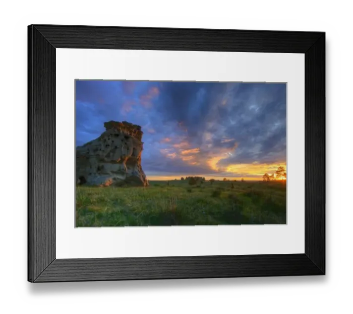 Framed Print : Spectacular sunset skies at Medicine Rocks State Park near Ekalaka, Montana, USA Framed Print : Spectacular sunset skies at Medicine Rocks State Park near Ekalaka, Montana, USA
