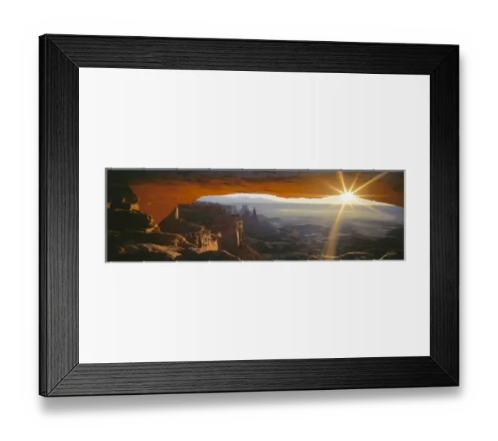 Framed Print : CANYONLANDS NATIONAL PARK, UTAH. USA. View through Mesa Arch at sunrise. Island in the Sky
