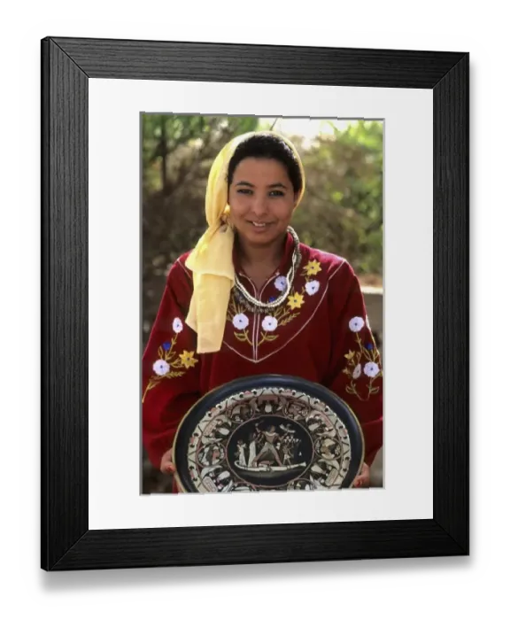 Framed Print : Beautiful local young woman selling items to tourists in Sakkara Egypt (MR) Framed Print : Beautiful local young woman selling items to tourists in Sakkara Egypt (MR)