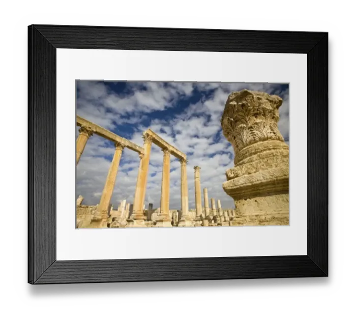Framed Print : Jordan, Jerash. Elaborate 2nd Century AD Corinthian columns line the Cardo or main