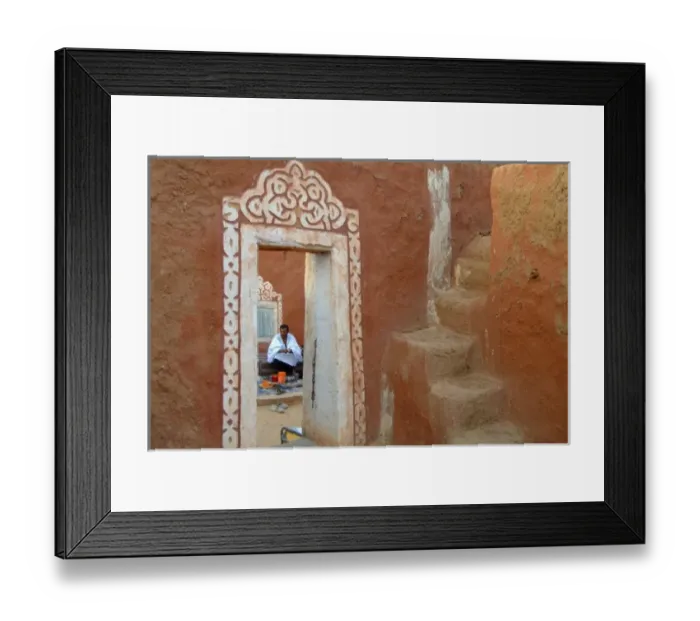 Framed Print : Mauritania, Eating in the house garden in Oualata Framed Print : Mauritania, Eating in the house garden in Oualata
