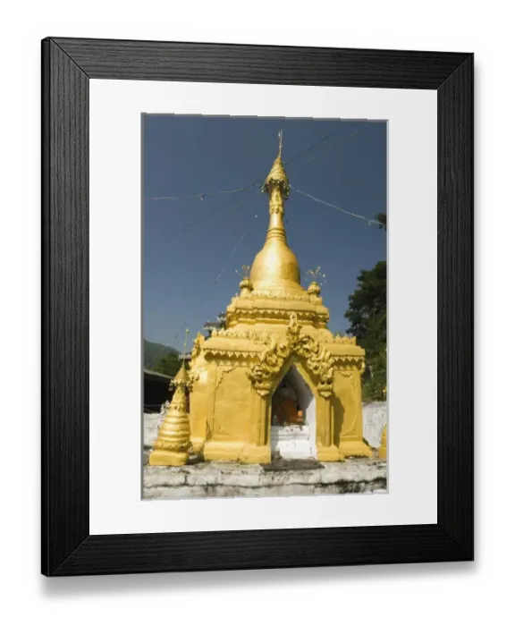 Framed Print : Asia, Thailand, Mae Hong Son, Stupa with Buddha sculpture in it at Wat Hua Wiang