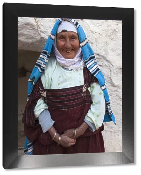 Tunisia, Ksour Area, Matmata, older Berber woman (MR)
