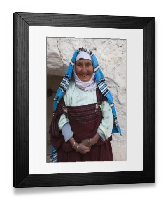 Framed Print : Tunisia, Ksour Area, Matmata, older Berber woman (MR) Framed Print : Tunisia, Ksour Area, Matmata, older Berber woman (MR)