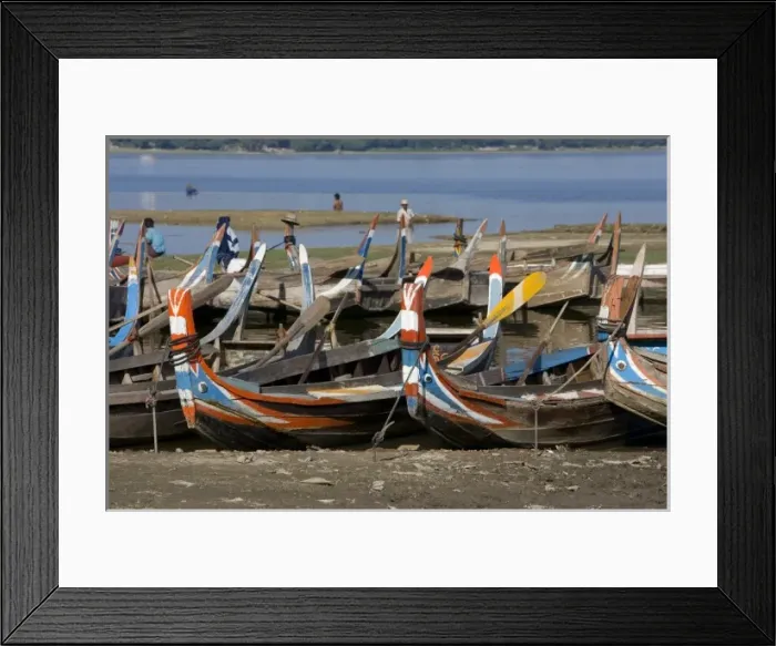 Framed Print : Boats on the lake between Kyauktawgyi Paya and Taungthaman village Framed Print : Boats on the lake between Kyauktawgyi Paya and Taungthaman village