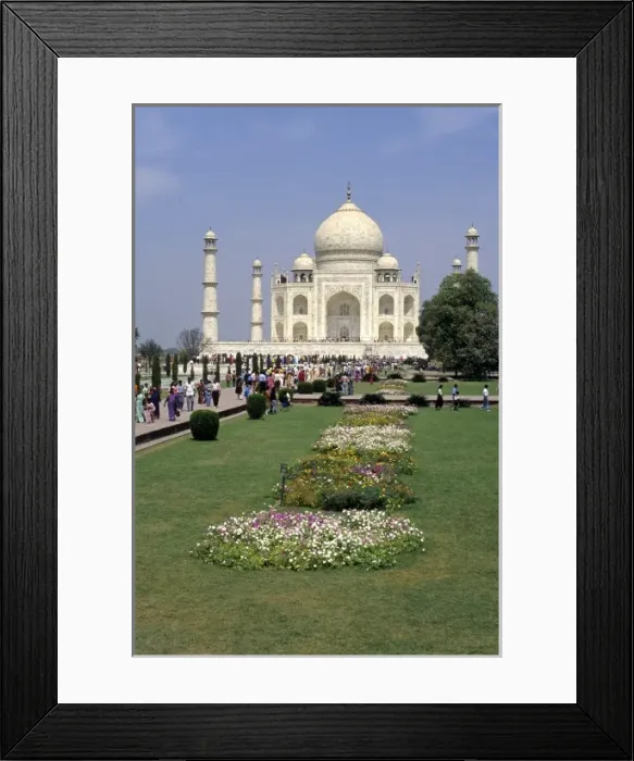 Framed Print : The Taj Mahal in Agra, India Framed Print : The Taj Mahal in Agra, India