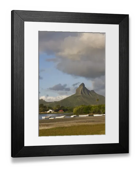 Framed Print : Mauritius, Western Mauritius, Tamarin, Montagne du Rempart mountain (el. 777 meters) Framed Print : Mauritius, Western Mauritius, Tamarin, Montagne du Rempart mountain (el. 777 meters)
